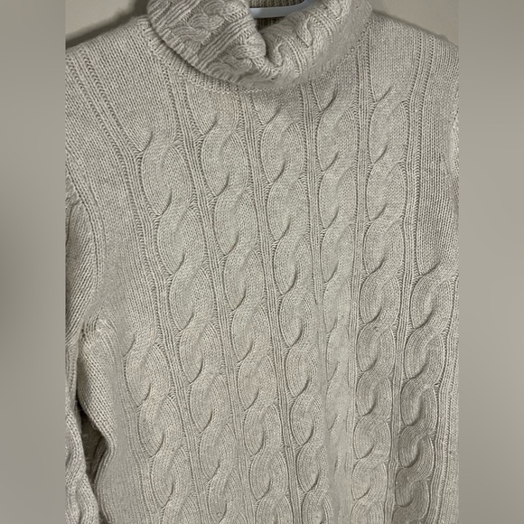 LL Bean Women’s Large (fits smaller) Wool Blend Sweater - Picture 2 of 4